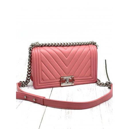 CHANEL MEDIUM BOY CHEVRON