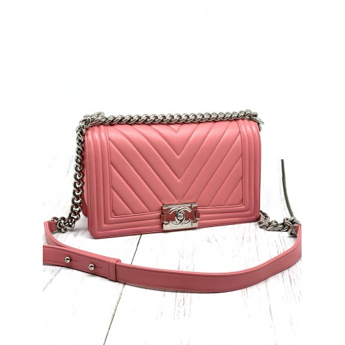 CHANEL MEDIUM BOY CHEVRON