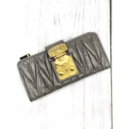 MIU MIU MATELASSE WALLET  